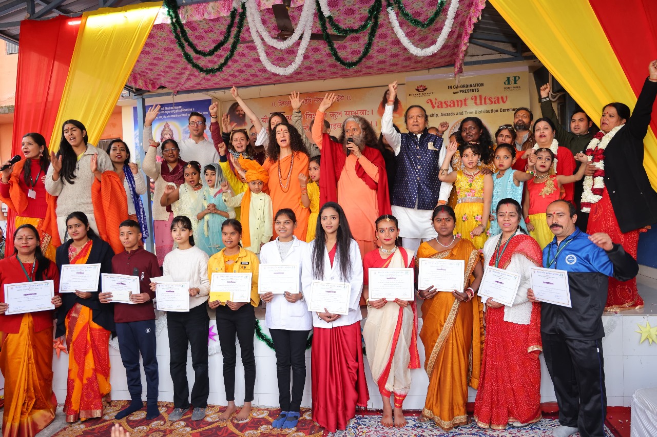 वसंत ऋतु हरियाली और खुशहाली का प्रतीक। वेलेंटाइन डे, नहीं “वसुधा पर्व” मनाये – स्वामी चिदानंद सरस्वती