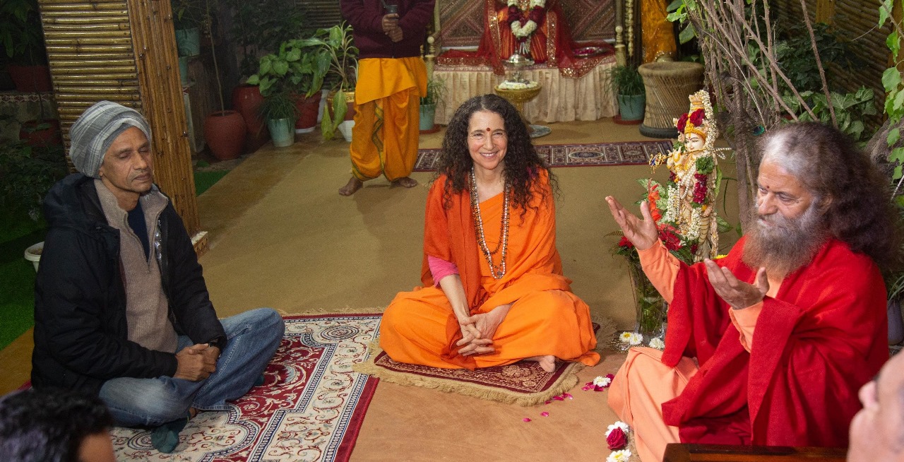 फिल्म अभिनेता विजय राज परमार्थ गंगा आरती में सम्मिलित हुए