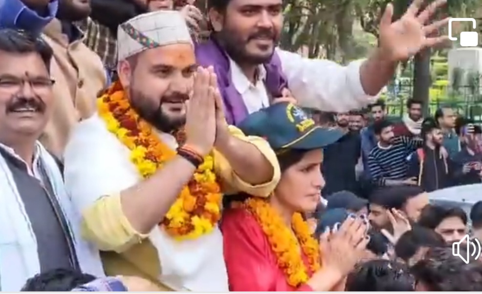 बेरोजगारों की आवाज बुलंद करने वाले बॉबी पंवार के नामांकन में उमड़ा जनसैलाब। निर्दलीय प्रत्याशी के रूप में भरा पर्चा