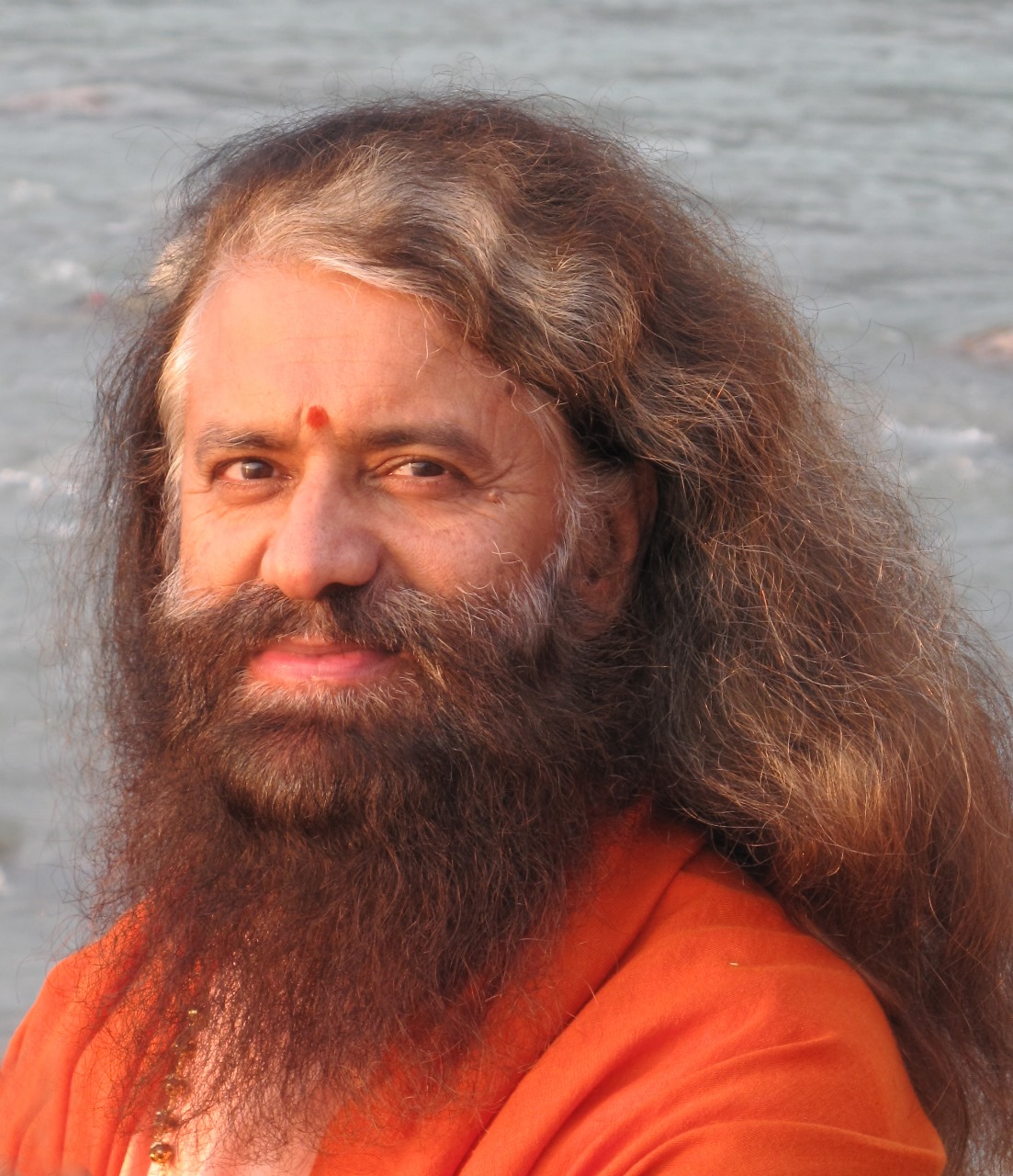 परमार्थ निकेतन में संतों, छात्रों और निराश्रितों के लिए विशेष भंडारे का आयोजन