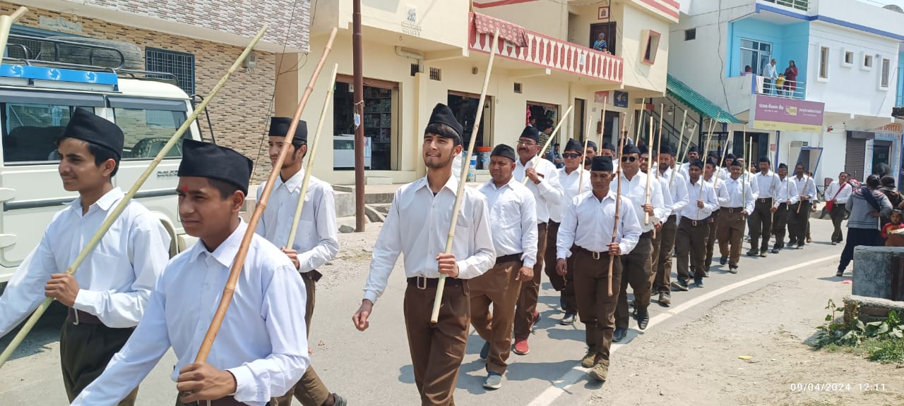 भारतीय नववर्ष के अवसर पर चैलूसैण में स्वयं सेवकों ने पथ संचलन किया