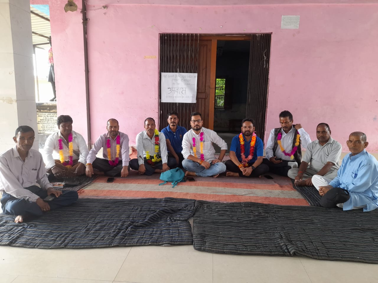 गैरसैण में उपवास पर बैठे आंदोलनकारी