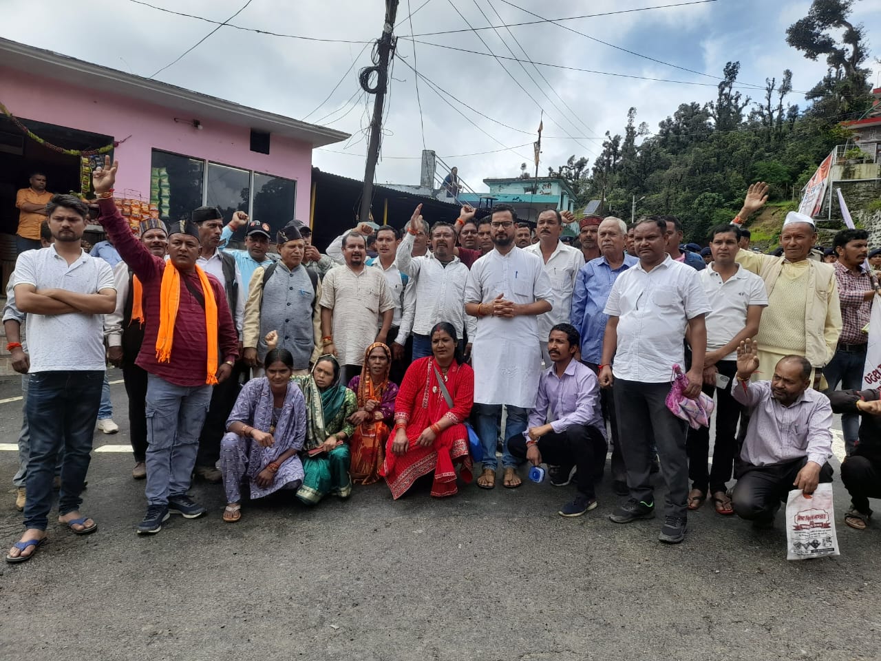 मुख्यमंत्री से मिलने जा रहे आंदोलनकारियों को पुलिस ने दिवालीखाल में रोका