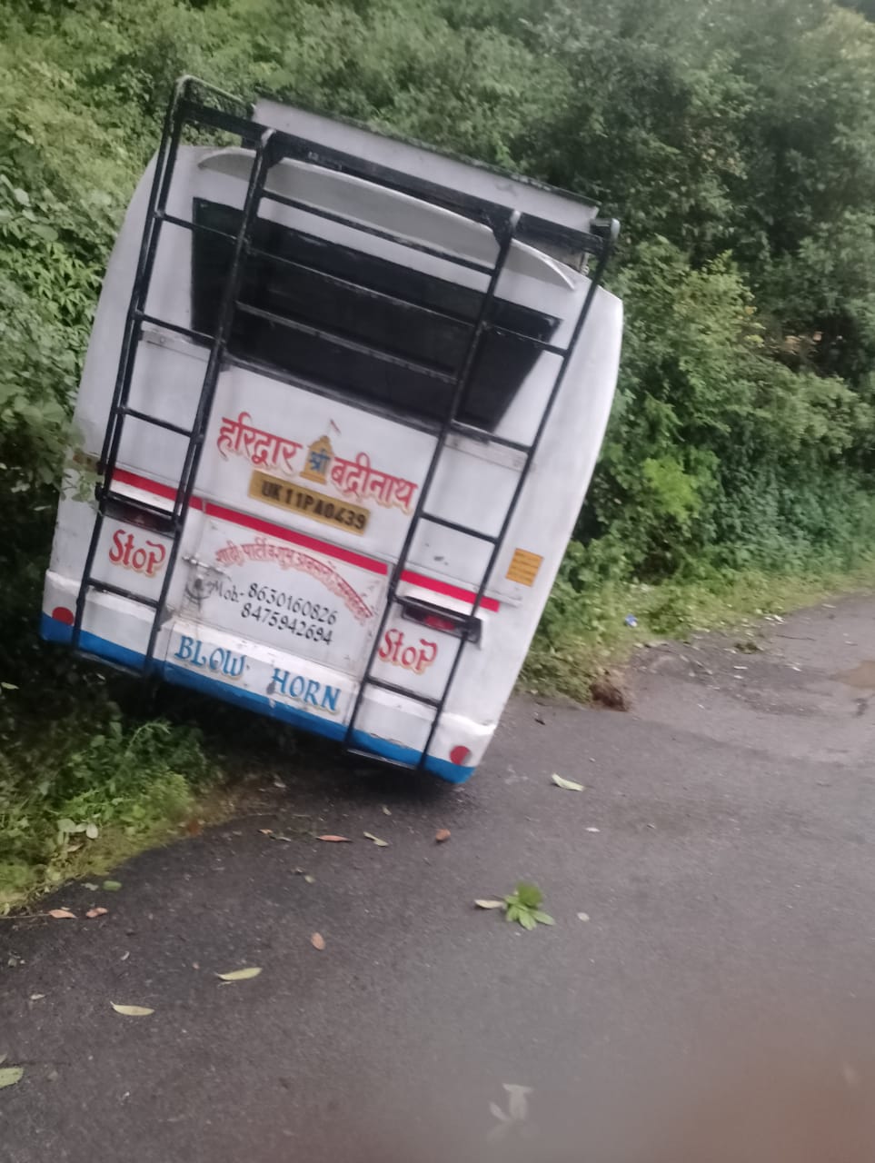 देवीखेत जा रही बस का ब्रेक फेल। चालक की सूझ बूझ से बड़ा हादसा टला