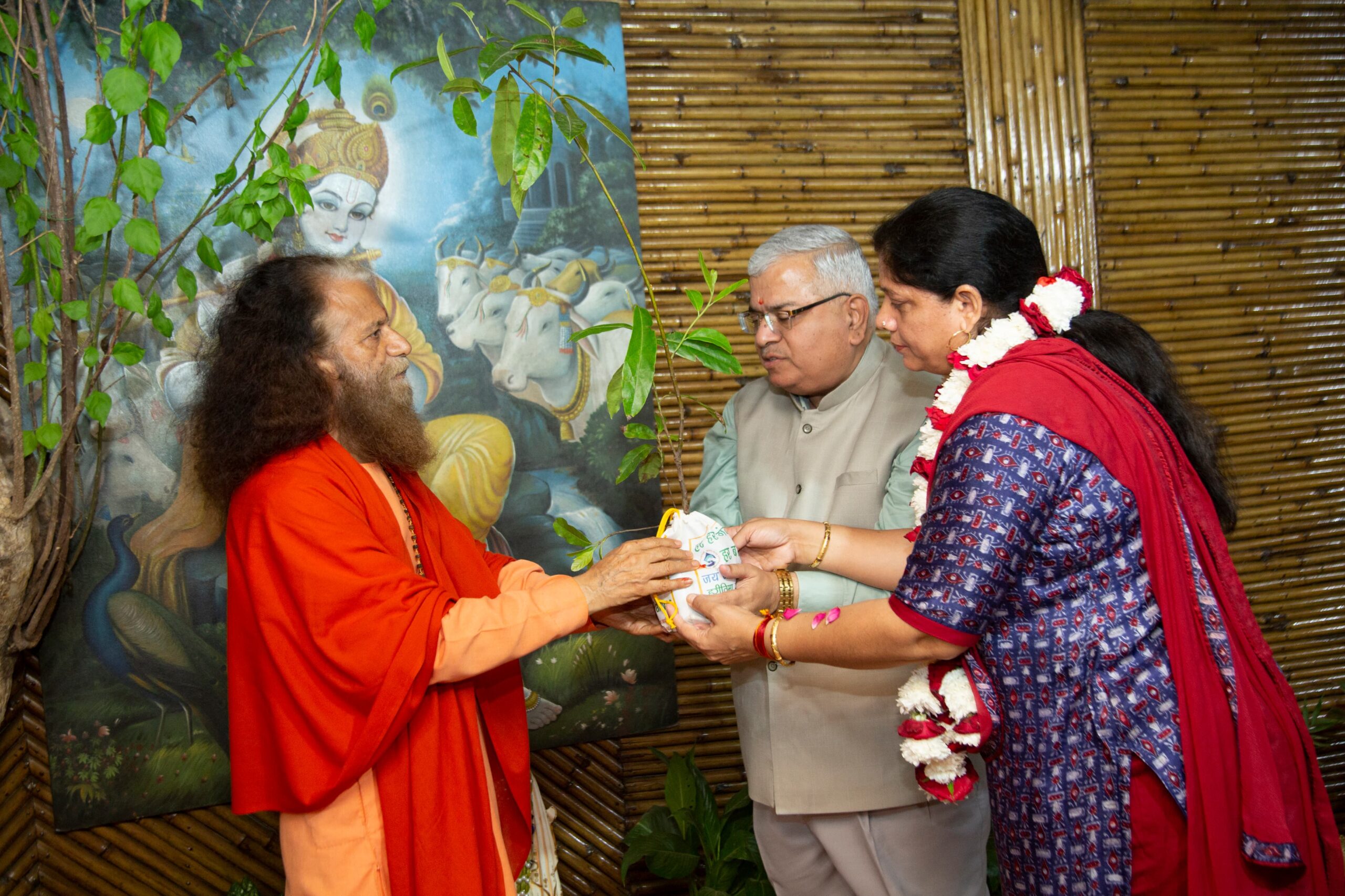 परमार्थ निकेतन में धूम धाम से मनाई गई भगवान धनवंतरी एवं कुबेर जयंती। गंगा आरती में संपूर्ण मानव जाति के समृद्धि और आरोग्य की कामना की गई