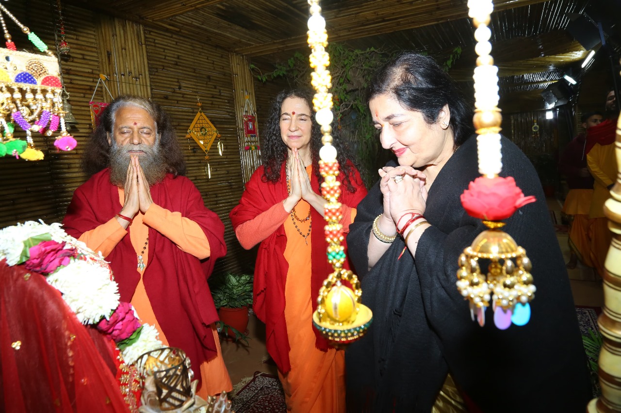 ह्यूमन राइट्स डे के अवसर पर प्रसिद्ध भक्ति संगीत गायिका अनुराधा पौडवाल परमार्थ निकेतन पधारी