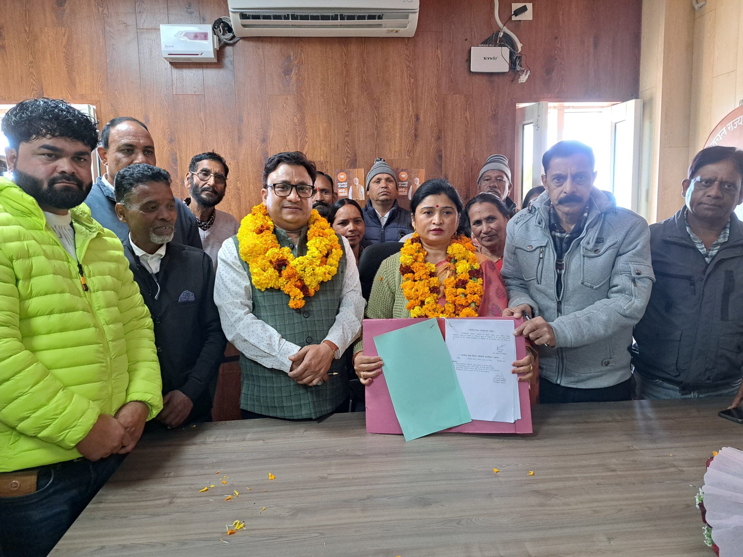 निवर्तमान प्रमुख बीना राणा ने कल्जीखाल क्षेत्र पंचायत प्रशासक प्रमुख का पदभार ग्रहण किया