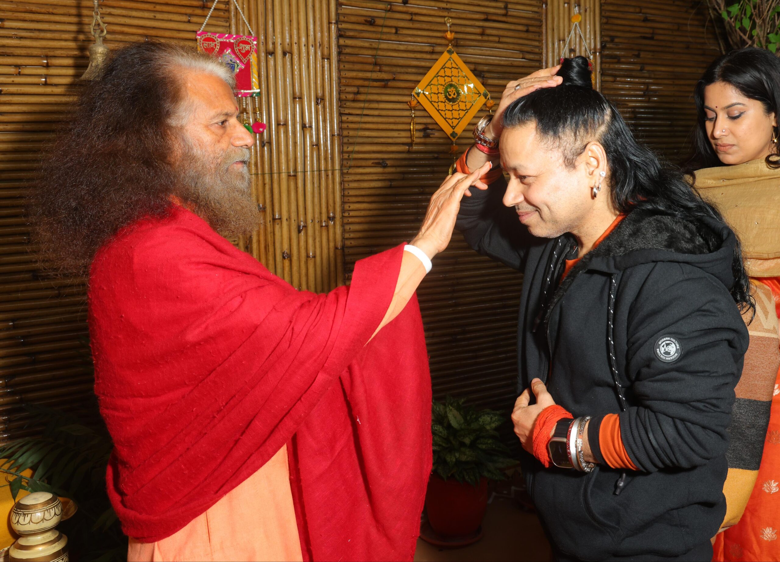 प्रसिद्ध गायक कैलाश खेर आए ऋषिकेश। बम लहरी पर झूमा परमार्थ गंगा तट