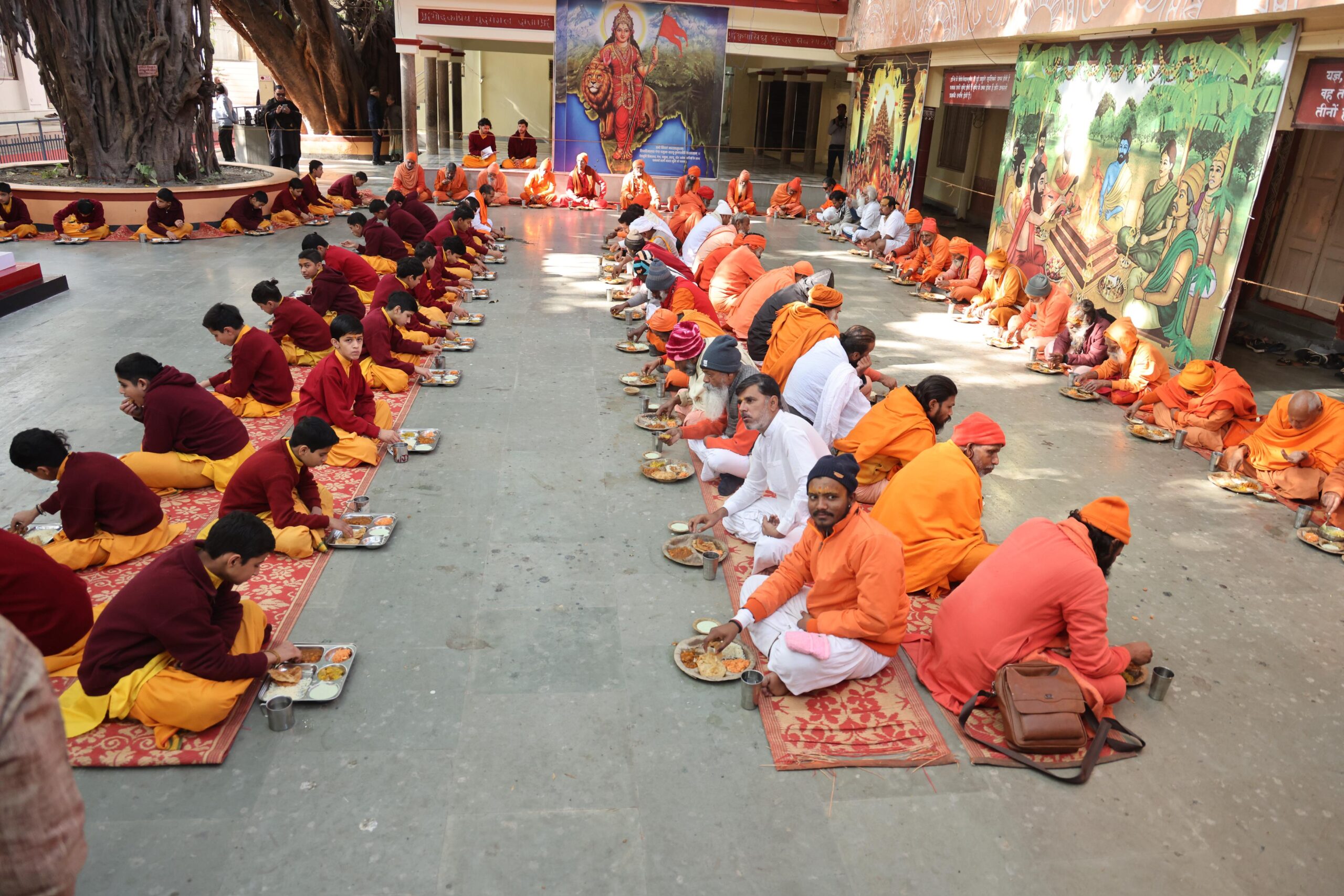 स्व.अटल बिहारी वाजपेई एवं महामना पंडित मदन मोहन मालवीय जी की जयंती पर विशेष भंडारा