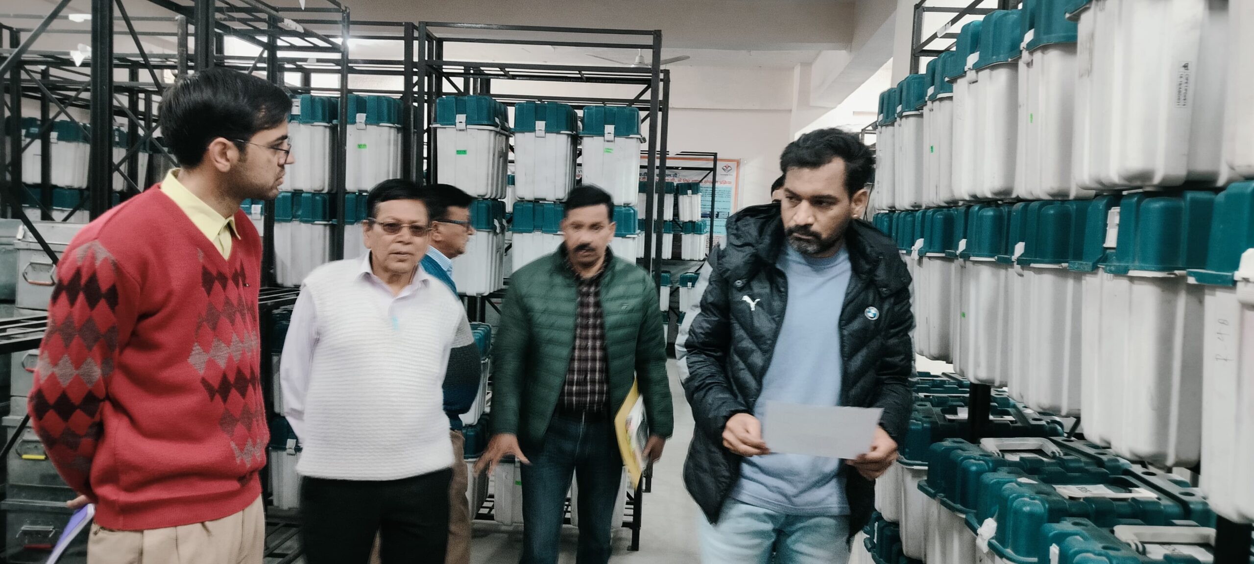 जिला निर्वाचन अधिकारी ने राजनीतिक दलों के प्रतिनिधियों की उपस्थिति में किया ईवीएम वेयर हाउस का त्रैमासिक निरीक्षण