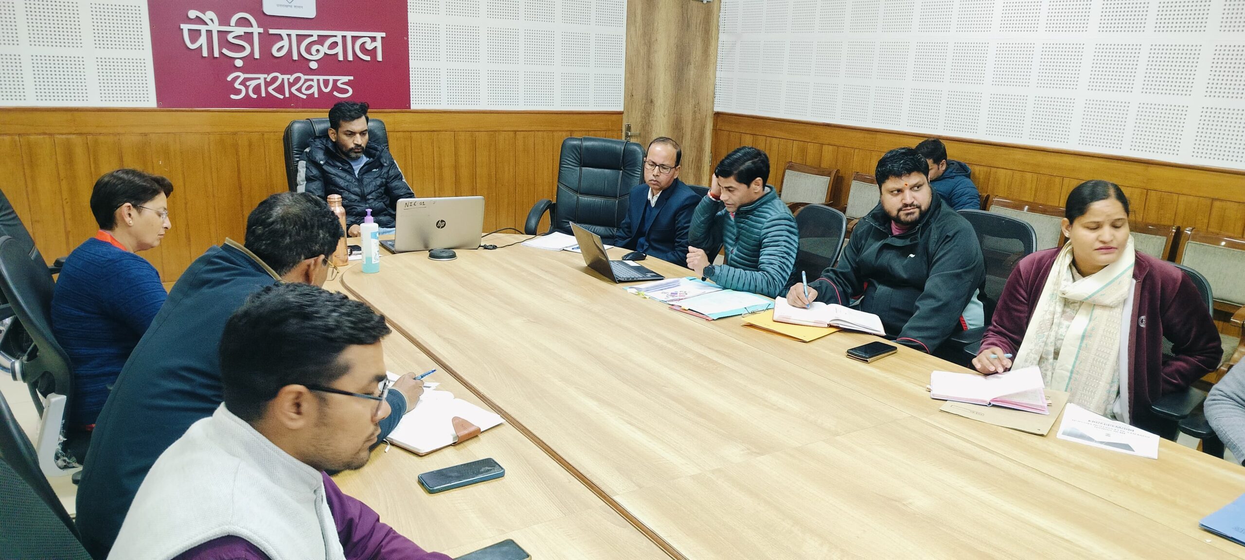 जिलाधिकारी ने श्रमिकों के लिए लेबर चौक का चयन कर डीपीआर तैयार करने के दिए निर्देश