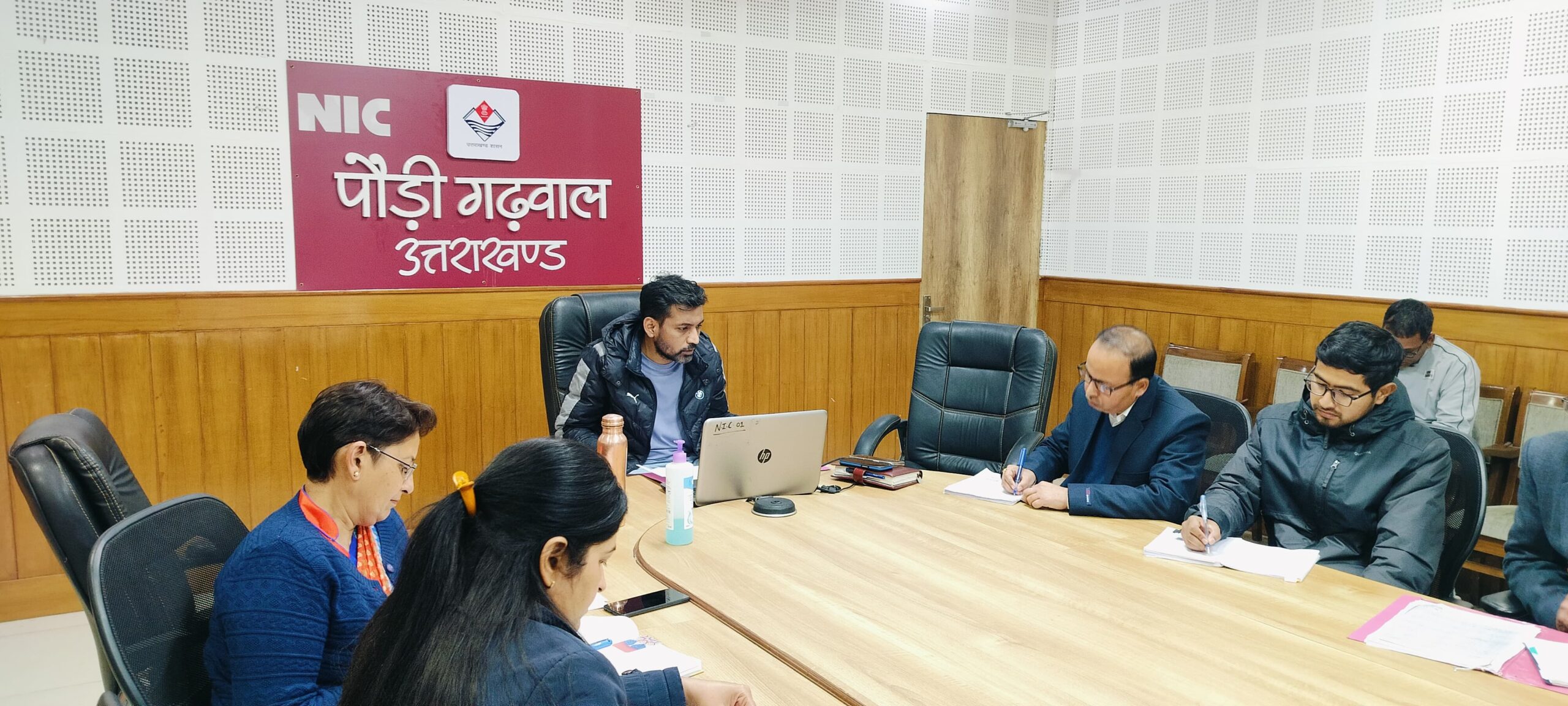 बोक्सा जनजाति के लोगों तक जनकल्याणकारी योजनाएं एवं मूलभूत सुविधाएं पहुंचाएं -: डीएम