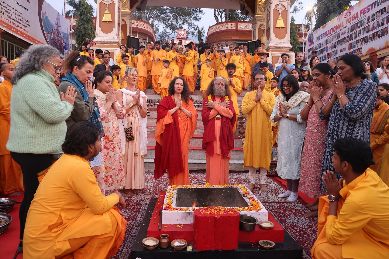 परमार्थ निकेतन में 9 से 15 मार्च, 2025 अन्तर्राष्ट्रीय योग महोत्सव के लिए पंजीकरण शुरू