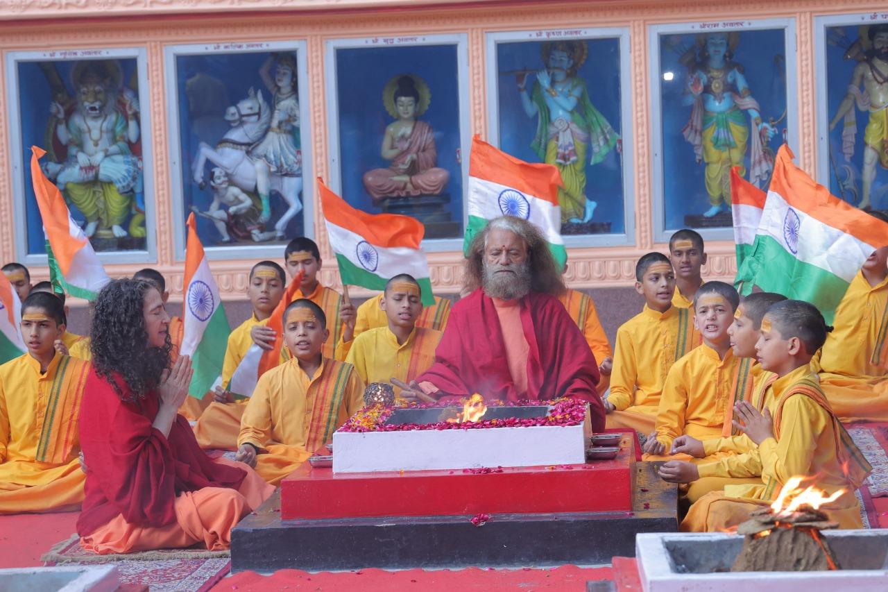 आज फाइनल मैच में भारत की जीत के लिए परमार्थ निकेतन में हुआ विशेष यज्ञ