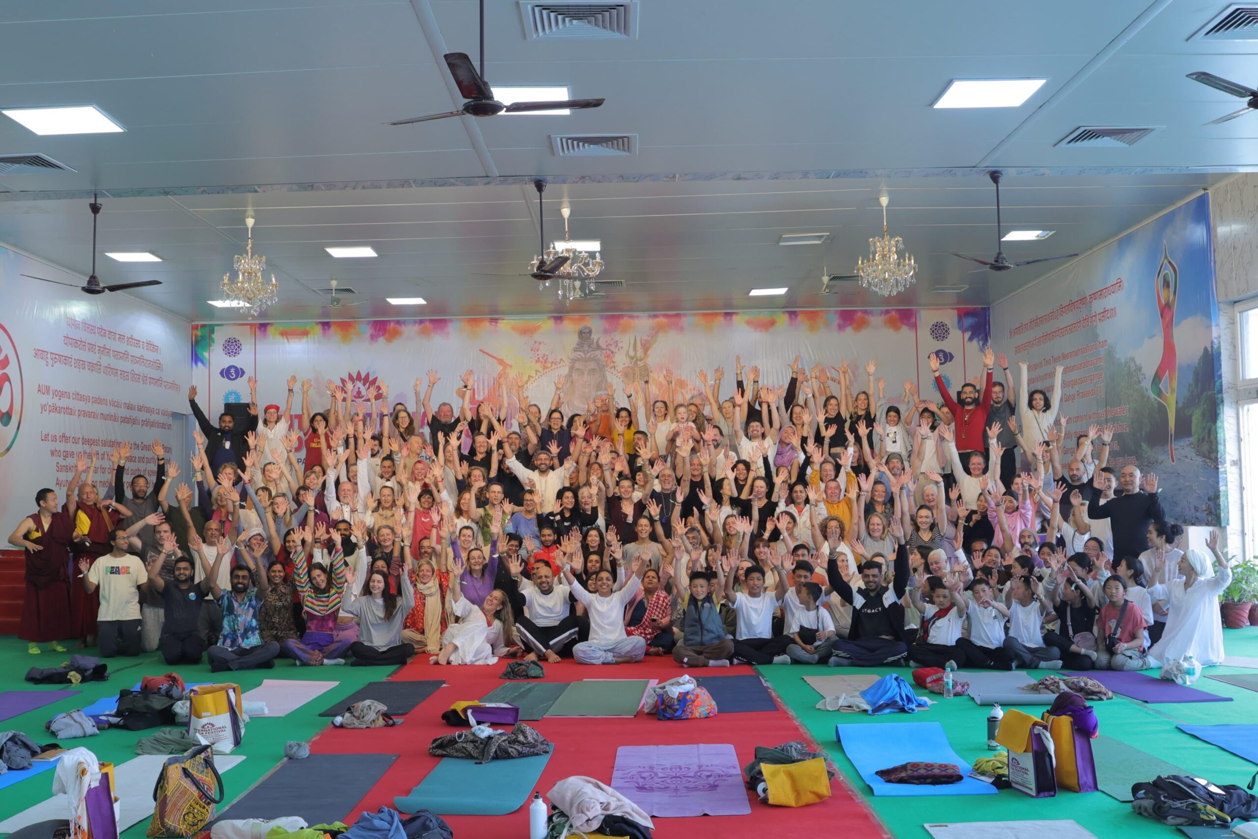 48 देशों के 65 प्रसिद्ध योगाचार्यों एवं 50 देशों के 1 हजार से अधिक योग जिज्ञासुओं के साथ शुरू हुआ अंतरराष्ट्रीय योग महोत्सव