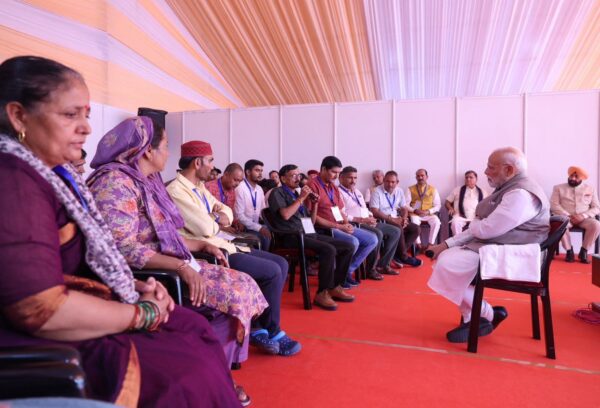 प्रधानमंत्री श्री नरेंद्र मोदी जी ने देहरादून में आपदा प्रभावित परिवारों से भेंट कर उनकी पीड़ा और परिस्थितियों को निकट से जाना।