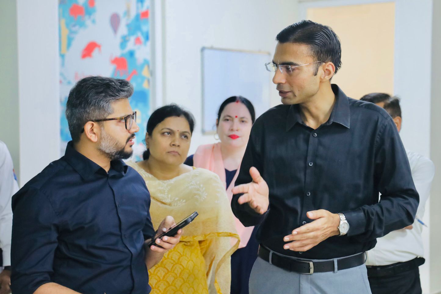 नौनिहाल हैं हमारे समाज के सूद; बच्चों को सुरक्षित, शिक्षा अनुकूल माहौल देना हमारी प्रतिबद्धताः डीएम