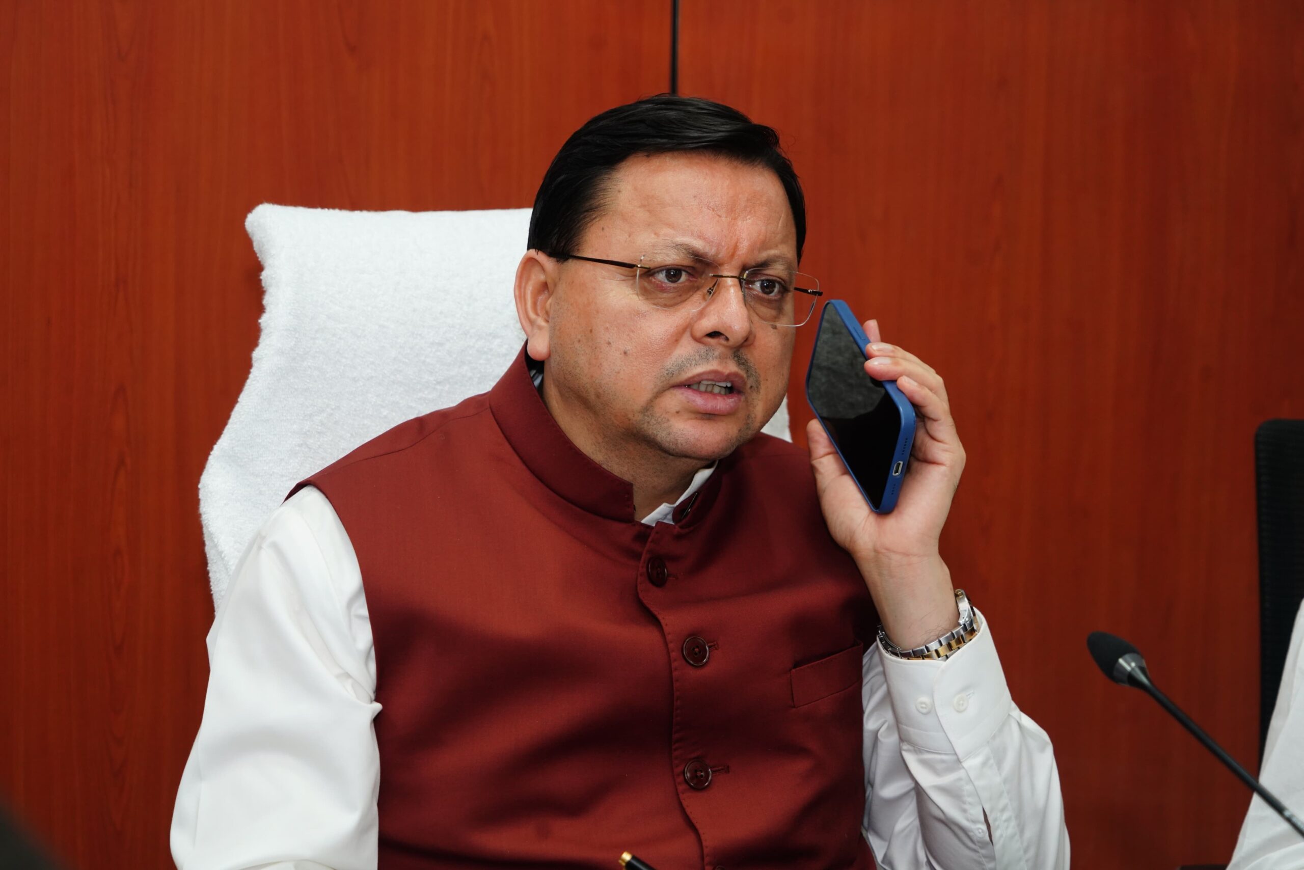 सीएम धामी मंगलवार देर रात पहुँचे आपदा परिचालन केंद्र ( SEOC) , अतिवृष्टि प्रभावित क्षेत्रों की समीक्षा की*