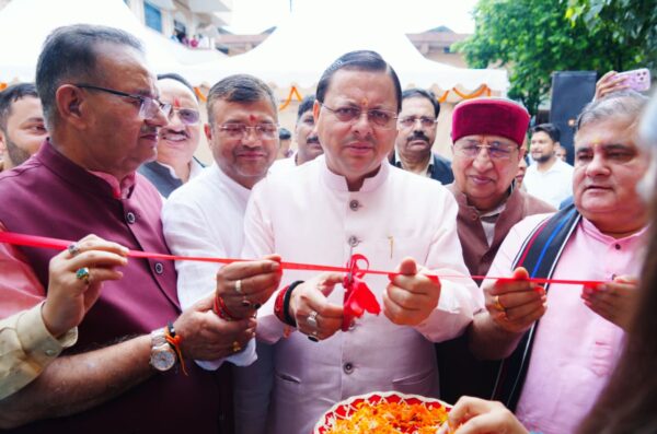 मुख्यमंत्री श्री पुष्कर सिंह धामी ने सेवा पखवाड़ा के अंतर्गत शुक्रवार को नगर निगम देहरादून द्वारा आयोजित प्रदर्शनी का शुभारंभ किया। इस अवसर पर उन्होंने प्रदर्शनी का अवलोकन भी किया।