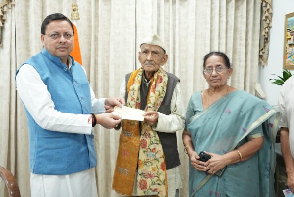 96 वर्षीय जबर सिंह रावत ने मुख्यमंत्री राहत कोष में दान किए ₹7 लाख, मुख्यमंत्री पुष्कर सिंह धामी ने की सराहना*