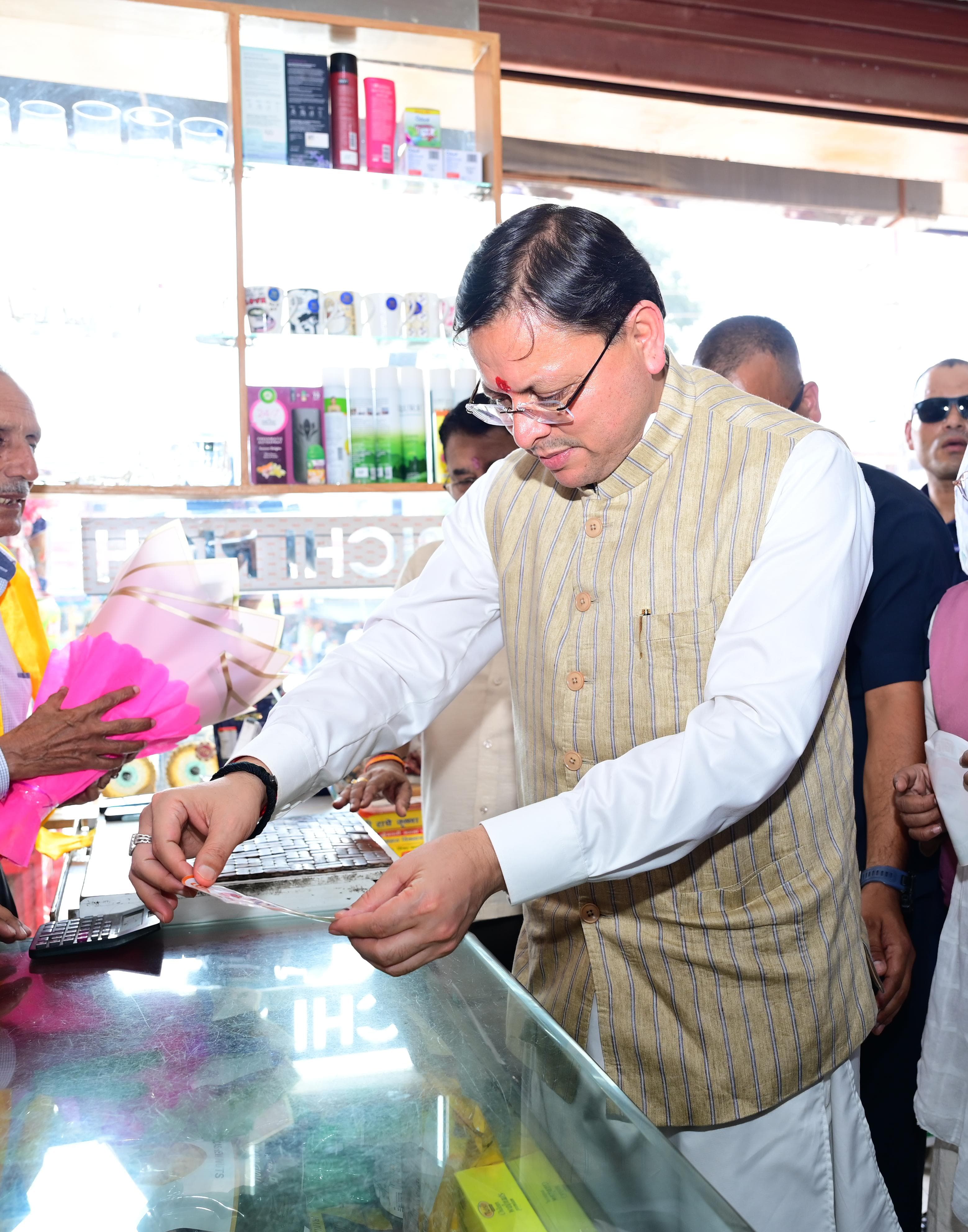 स्वदेशी वस्तुओं को अपनाना न केवल हमारी परंपराओं और स्थानीय उद्योगों को मजबूत करता है बल्कि युवाओं के लिए रोजगार के नए अवसर भी उपलब्ध कराता है : मुख्यमंत्री