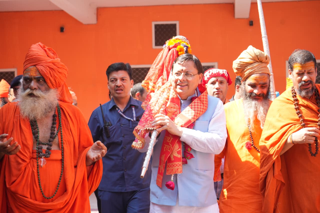 मुख्यमंत्री ने किया पवित्र छड़ी यात्रा का शुभारंभ*  *पवित्र छड़ी यात्रा धार्मिक अनुष्ठान ही नहीं हमारी सनातन संस्कृति की व्यापकता का जीवंत प्रमाण है- मुख्यमंत्री*