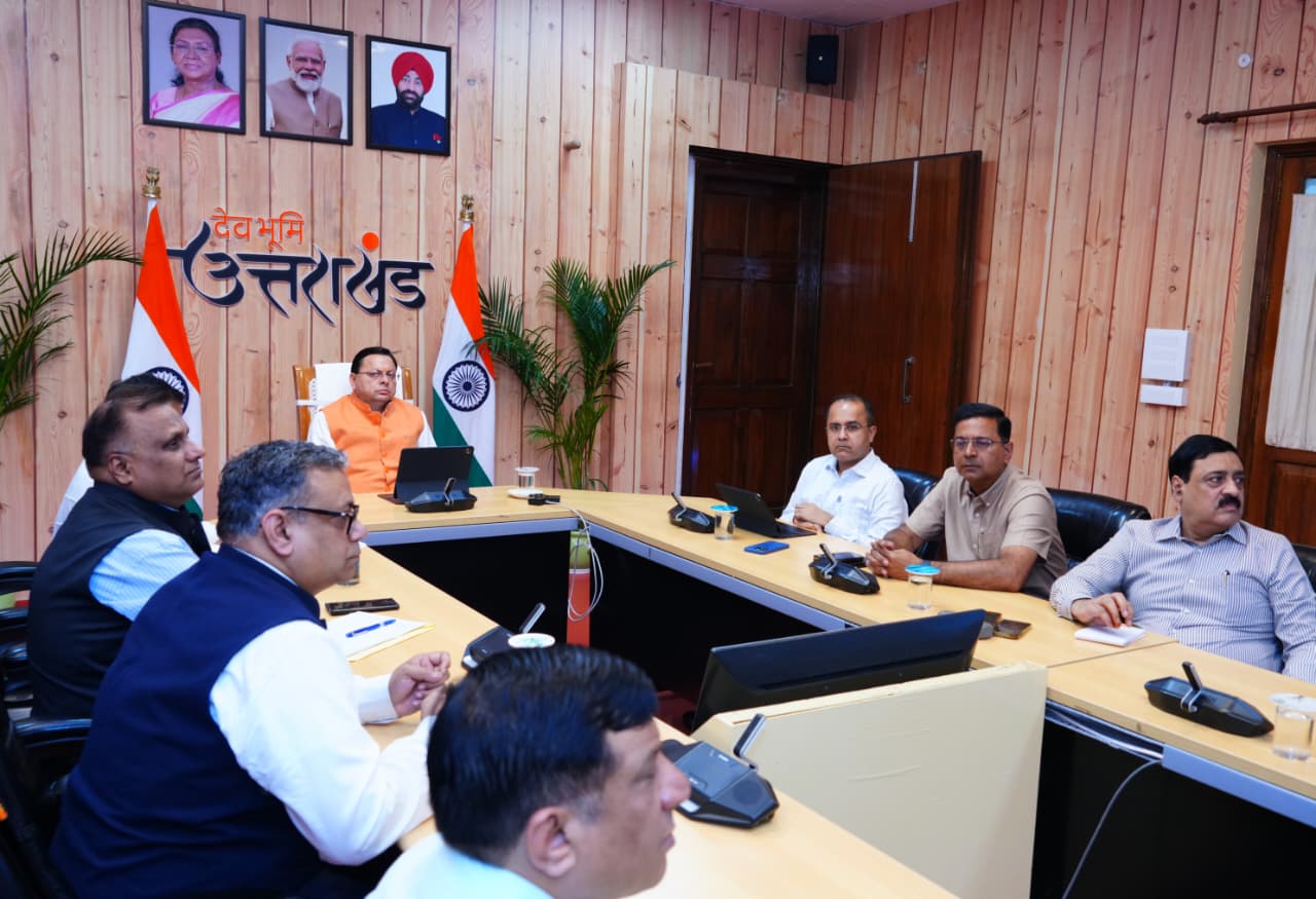 मुख्यमंत्री श्री पुष्कर सिंह धामी ने मंगलवार को मुख्यमंत्री आवास में उच्च स्तरीय बैठक के दौरान अधिकारियों को निर्देश दिए कि प्रदेश में निर्माण और नव निर्माण कार्यों में तेजी लाई जाए।