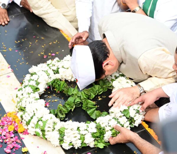 रामपुर तिराहा शहीदों को मुख्यमंत्री श्री पुष्कर सिंह धामी ने दी श्रद्धांजलि*