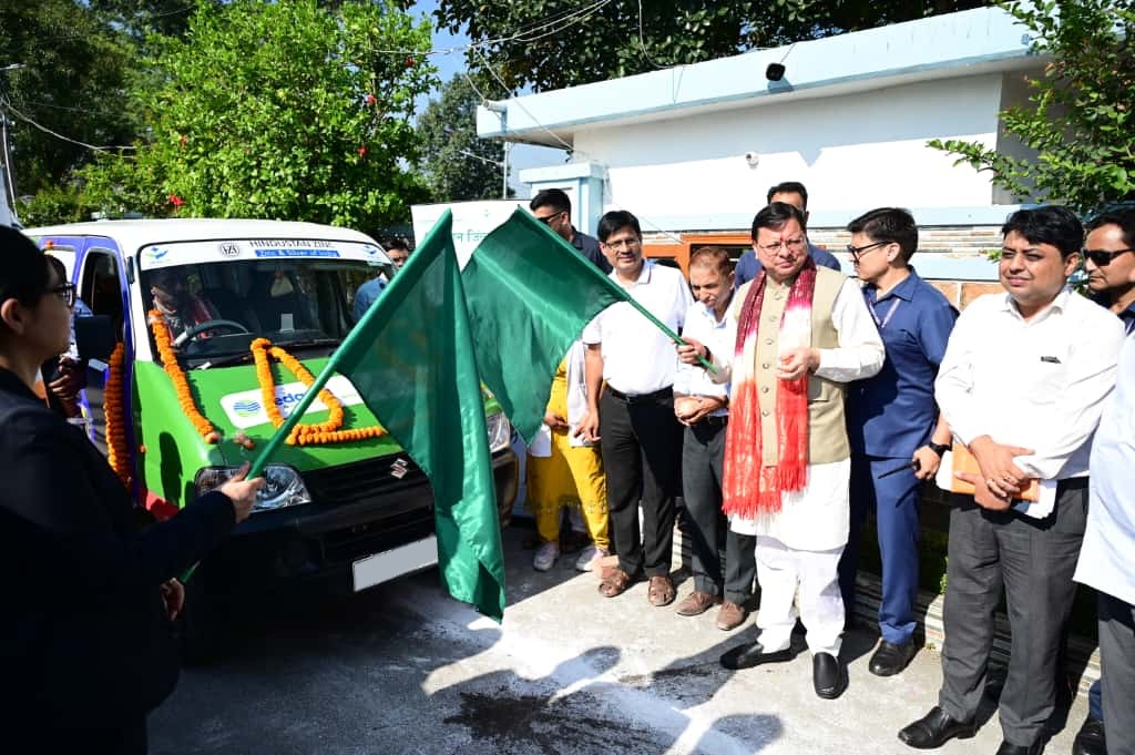 मुख्यमंत्री श्री पुष्कर सिंह धामी ने 09 मोबाइल मेडिकल यूनिट (एम्बुलेंस) को हरी झंडी दिखाकर किया रवाना।*