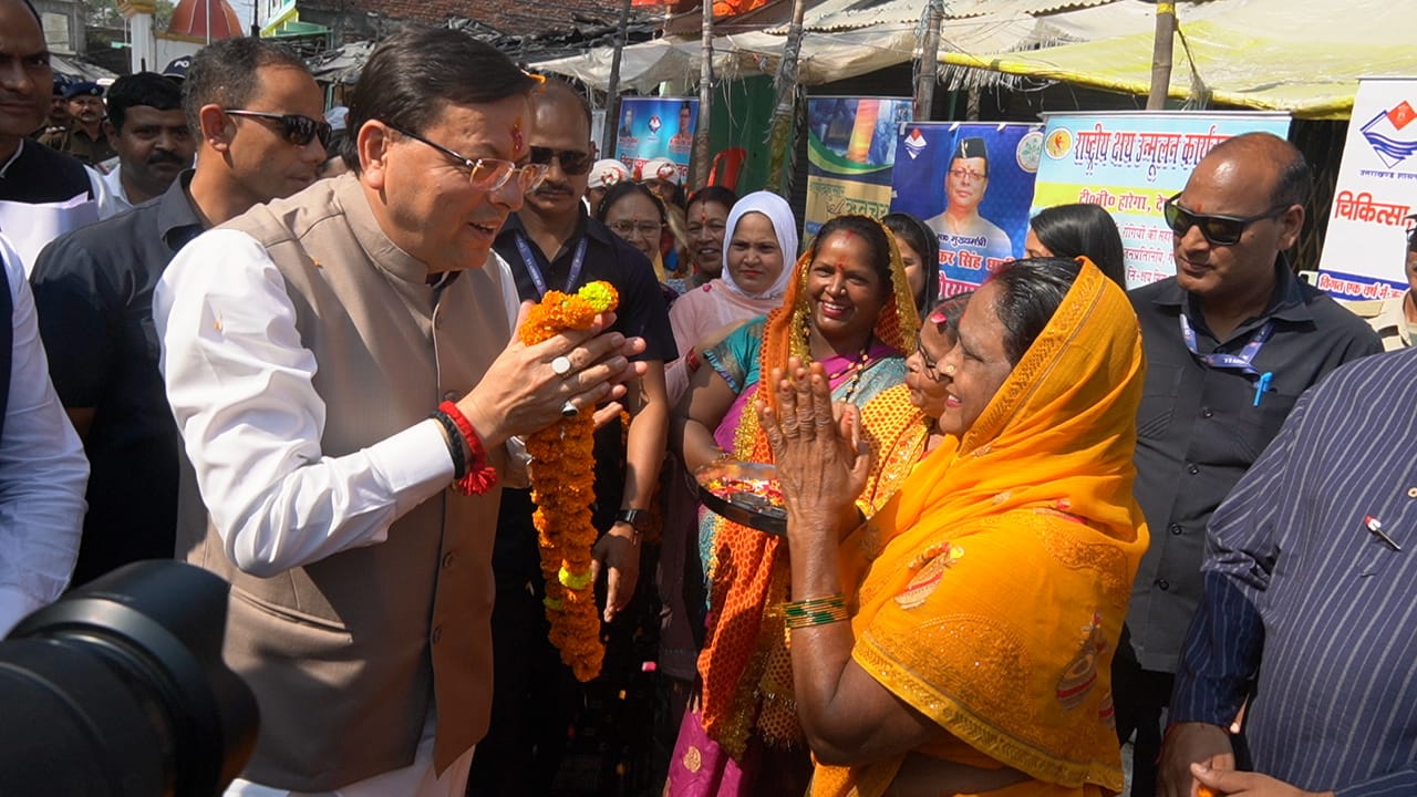 मुख्यमंत्री ने टनकपुर ( चंपावत) में भैया दूज (च्यूड़ा पूजन) समारोह में किया प्रतिभाग, महिलाओं ने किया पारंपरिक पूजन*