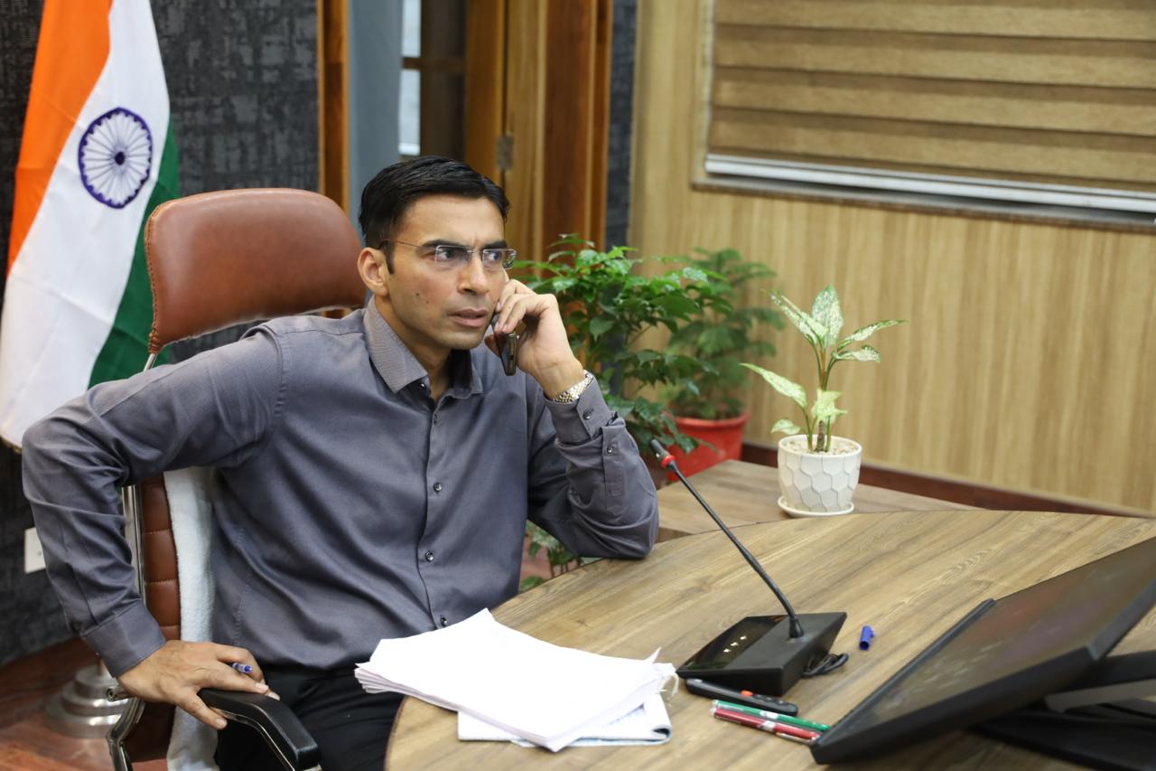 दौड़ने लगी ‘‘सखी कैब’’; जिला प्रशासन की आटोमेटेड पार्किंग अब सुविधाओं से लेस; 06 अतिरिक्त वाहन धरातल पर जल्द