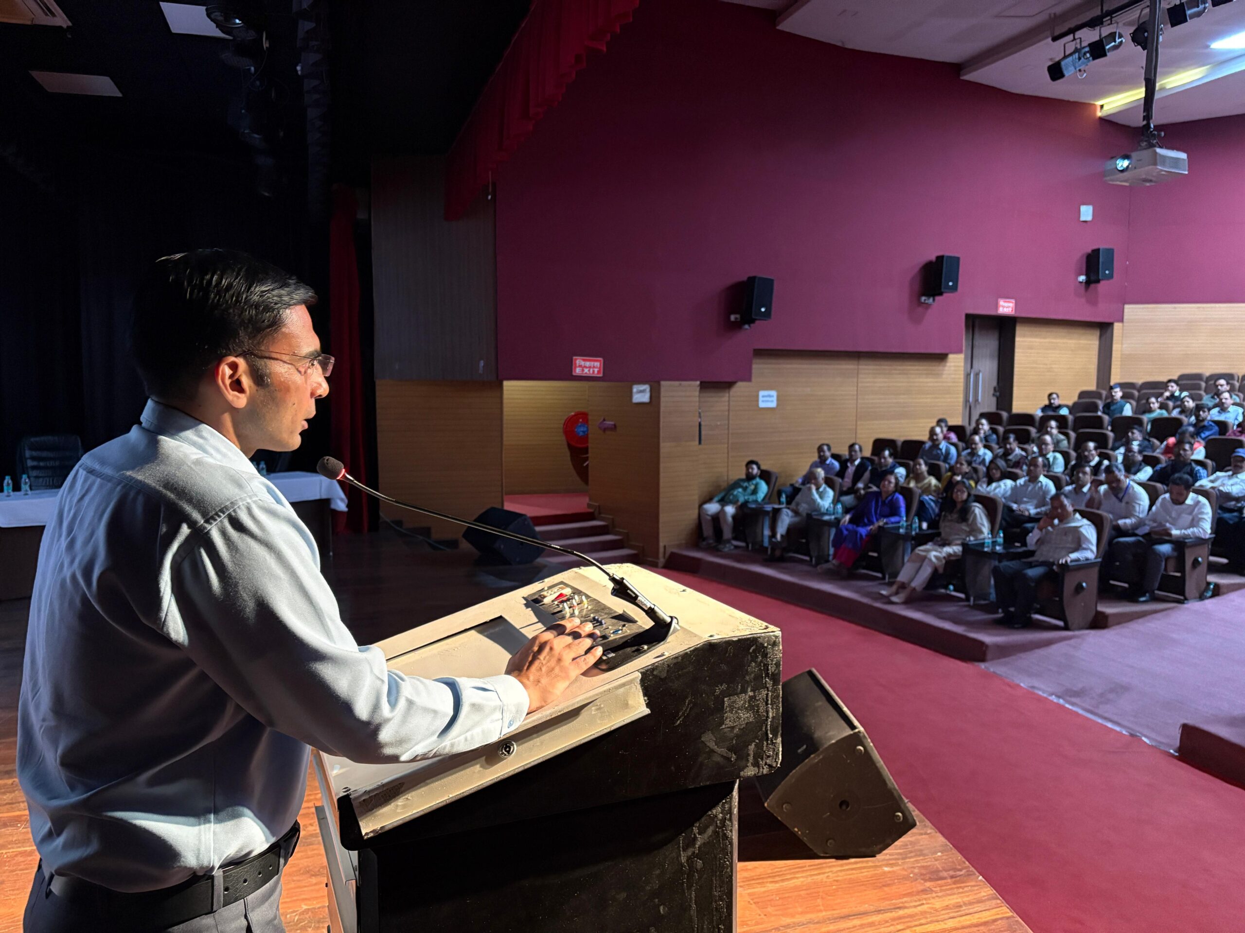 पीएम ड्यूटी में तैनात अधिकारियों को डीएम ने समझाए दायित्व; ड्यूटी में भूल-चूक के लिए कोई स्थान नही