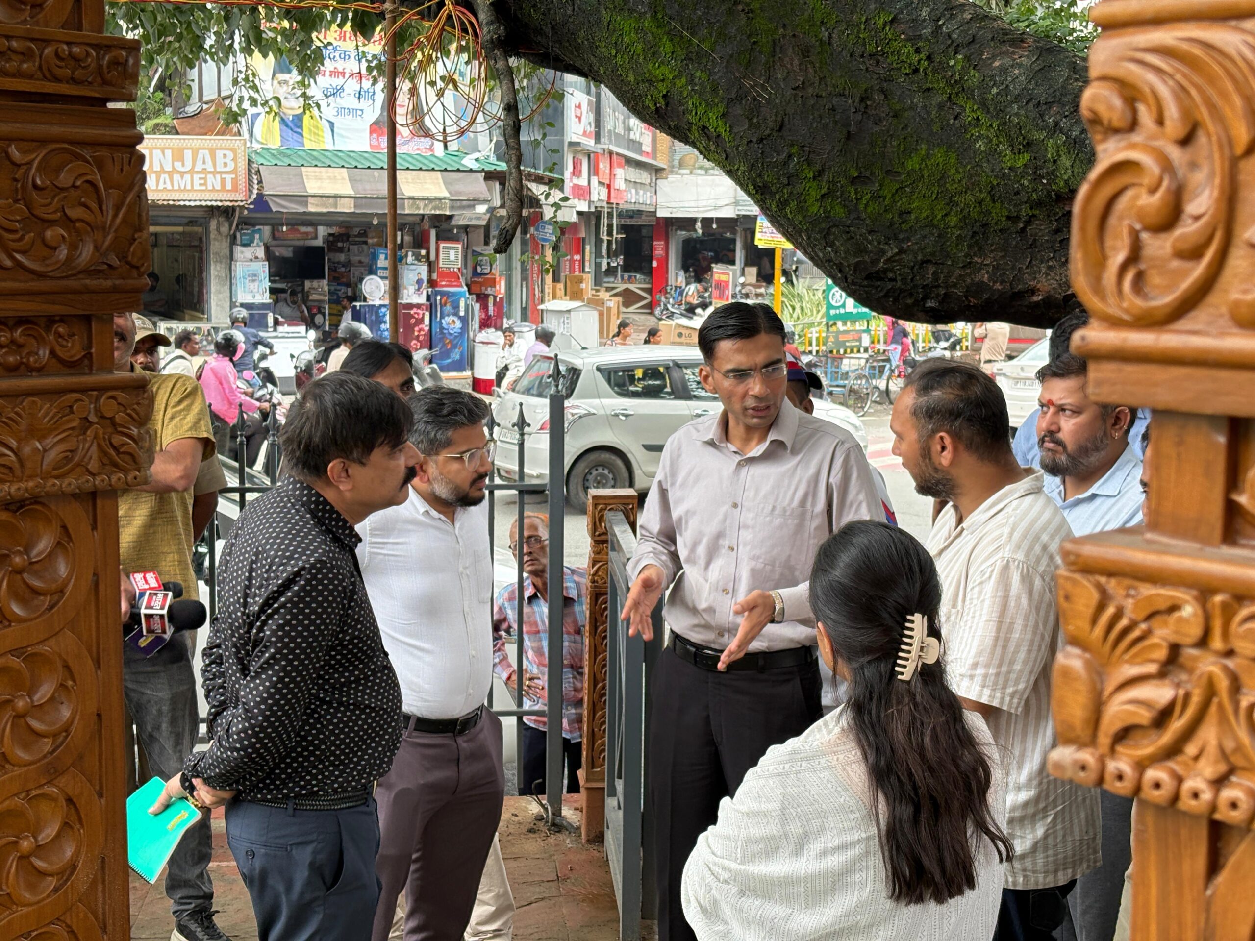 दून की घड़कन घंटाघर के उपचार का जिला प्रशासन ने उठाया बीड़ा; तो चलने लगी घंटाघर की धड़कन