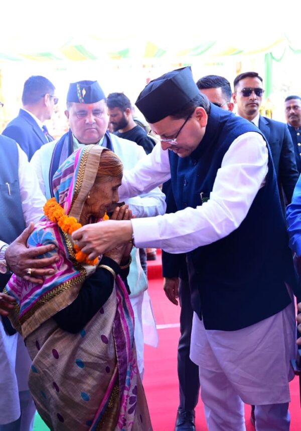 राज्य आंदोलनकारी और उनके आश्रितों की पेंशन बढ़ाने की घोषणा*  *उत्तराखंड राज्य स्थापना रजत जयंती वर्ष के अवसर पर राज्य आंदोलनकारियों और शहीदों के परिजन सम्मानित*