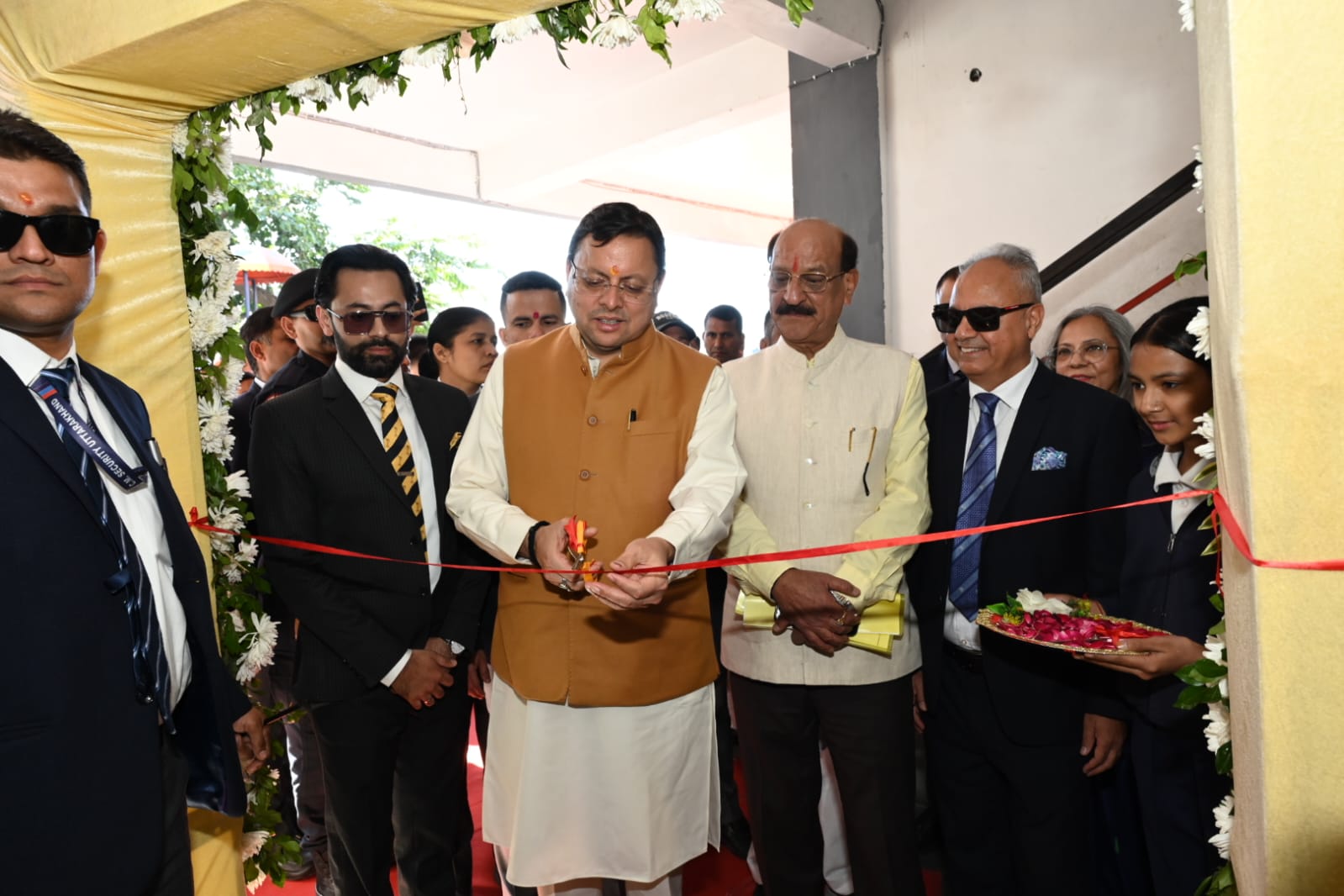 मुख्यमंत्री श्री पुष्कर सिंह धामी ने गुरुवार को ढालवाला में ऋषिकेश इंटरनेशनल स्कूल के 12वें वार्षिकोत्सव कार्यक्रम का दीप प्रज्ज्वलित कर शुभारंभ किया।