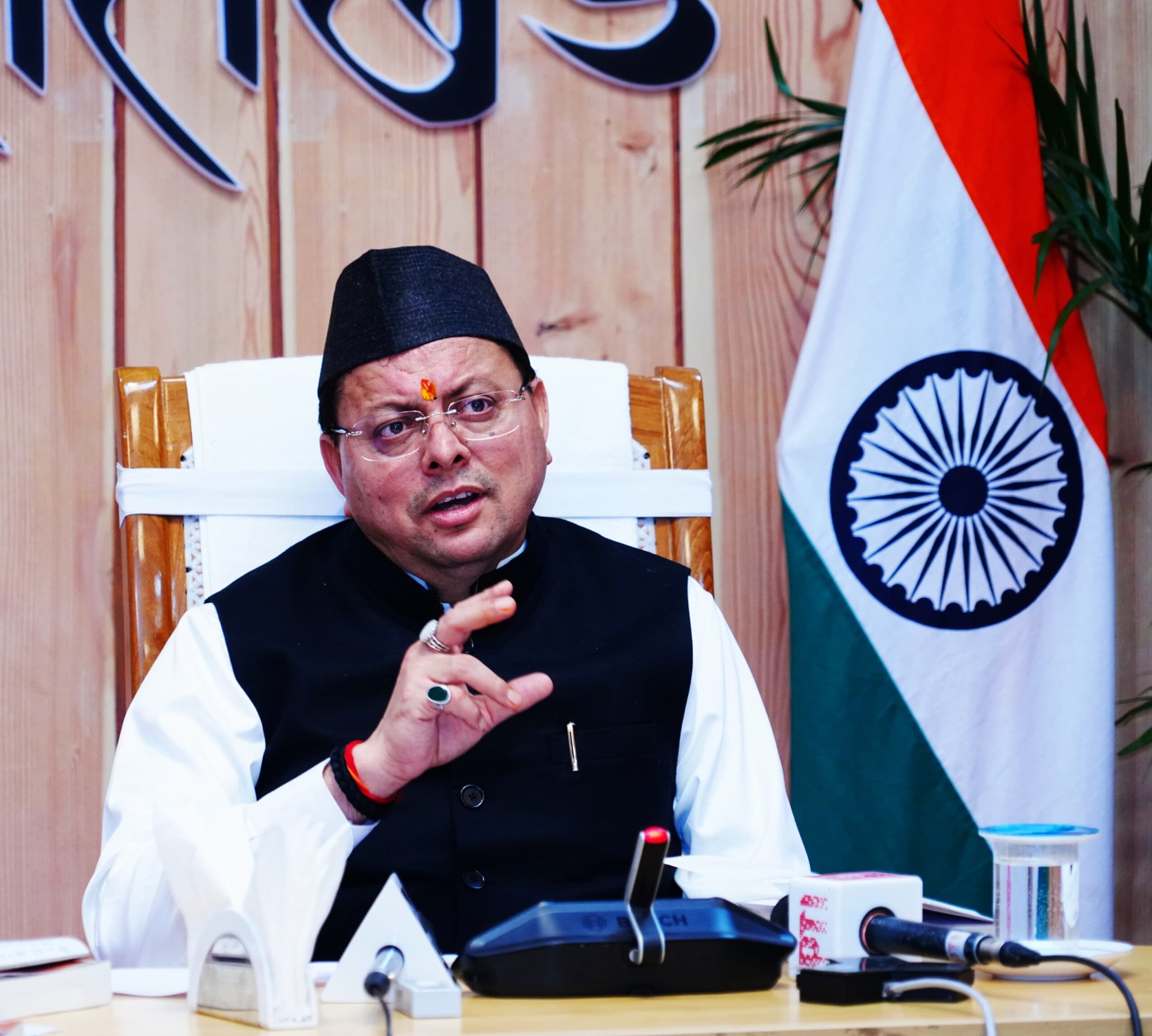 किताबें पढ़ने की आदत को बढ़ावा दें: ‘बुके नहीं बुक दीजिए’—मुख्यमंत्री धामी का आह्वान*