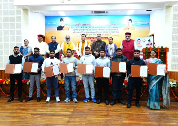 लोक सेवा आयोग से चयनित 178 अभ्यर्थियों को मुख्यमंत्री ने प्रदान किये नियुक्ति पत्र*