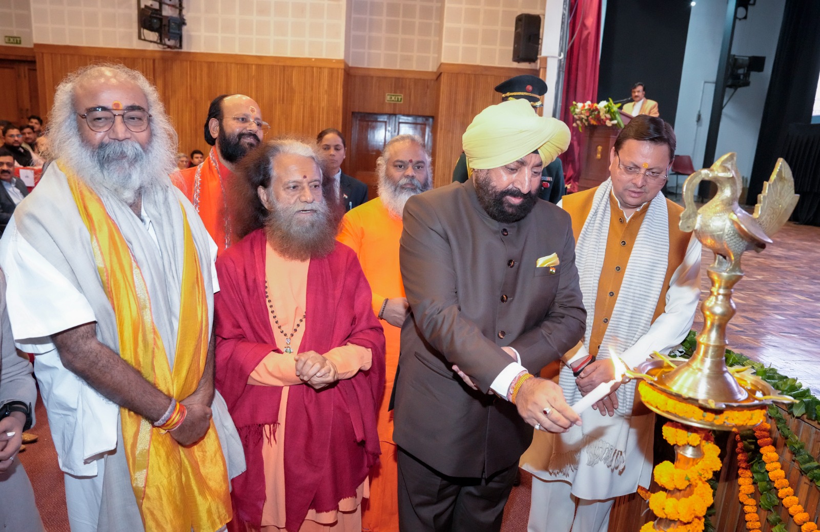 राज्यपाल ने किया मुख्यमंत्री पुष्कर सिंह धामी के व्यक्तित्व और कृतित्व पर आधारित पुस्तकों का विमोचन*