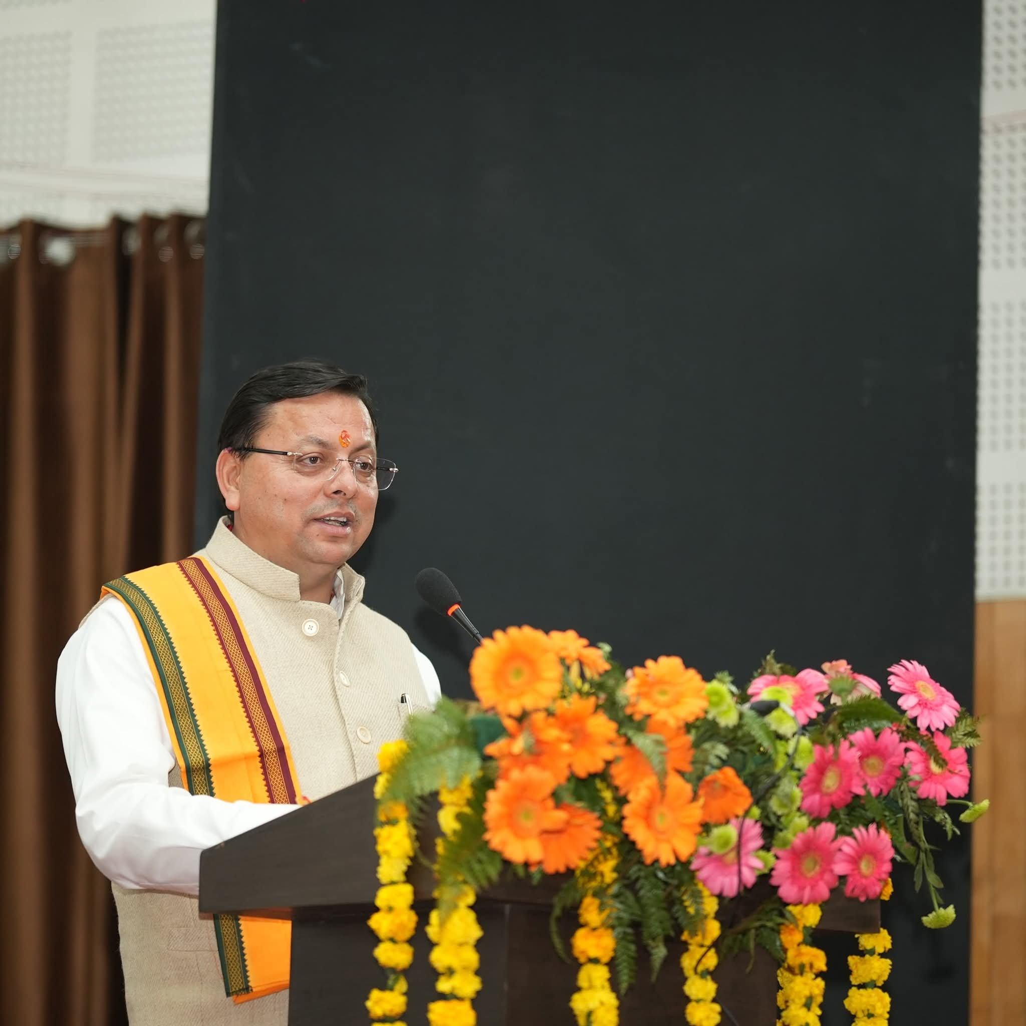 *हरिद्वार में आयोजित अंतरराष्ट्रीय संस्कृत सम्मेलन में मुख्यमंत्री धामी की उपस्थिति*  *संस्कृत उत्थान के लिए उच्च स्तरीय आयोग के गठन की घोषणा*
