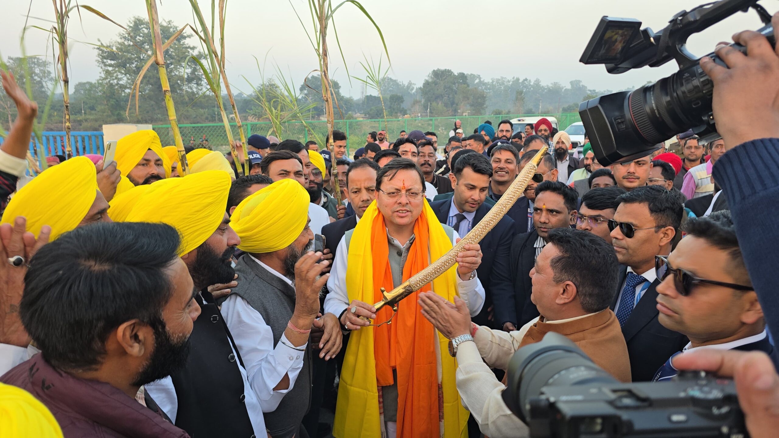 गन्ना समर्थन मूल्य बढ़ाने पर किसानों ने मुख्यमंत्री पुष्कर सिंह धामी का किया आभार*  *राज्य सरकार ने गन्ना मूल्य में की ₹30 प्रति क्विंटल की ऐतिहासिक बढ़ोतरी*