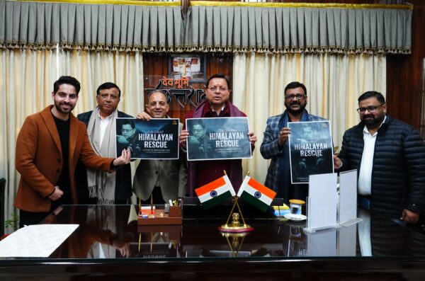 मुख्यमंत्री श्री पुष्कर सिंह धामी ने शुक्रवार को निर्देशक ऋषभ कोहली और प्रशांत उपाध्याय के निर्देशन में परिवर्तन पिक्चर के बैनर तले बनी डॉक्यूमेंट्री ‘द ग्रेट हिमालयन रेस्क्यू’ उत्तराखंड के टीजर और पोस्टर का विमोचन किया।