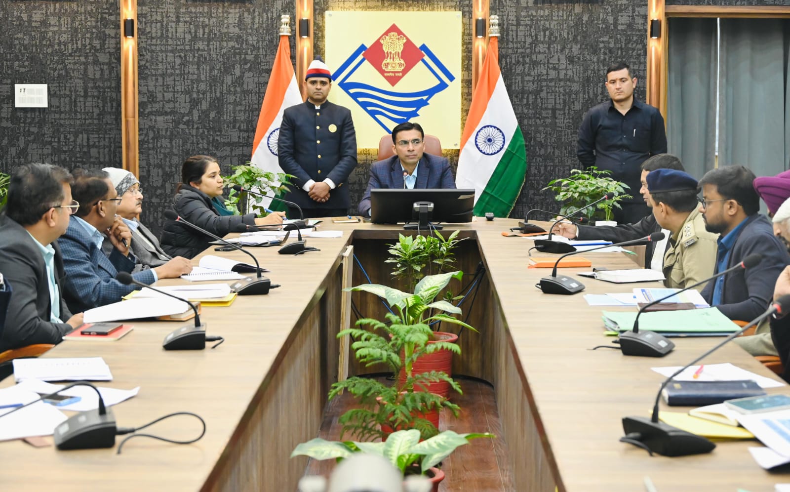 सार्वजनिक सुविधाओं के लिए रात में सर्शत सड़क खुदाई की अनुमति, क्यूआरटी करेगी मानकों की निगरानी,*