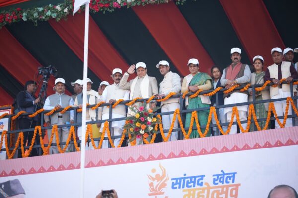 मुख्यमंत्री ने अल्मोड़ा में किया सांसद खेल महोत्सव का किया शुभारंभ*  *अल्मोड़ा में बहुउद्देशीय आर्टिफिशियल टर्फ मैदान, 200 सोलर लाइटें और छात्रावास निर्माण की घोषणा*