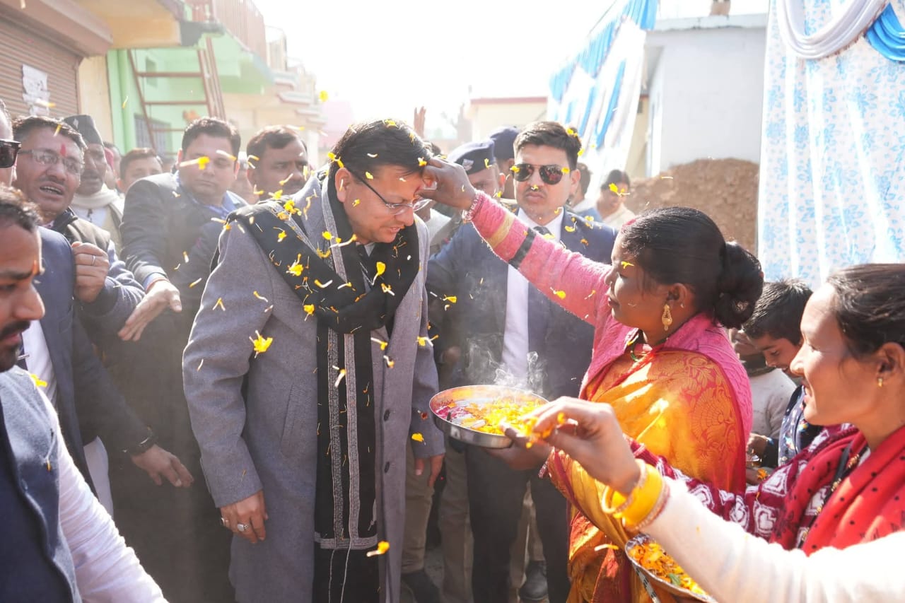 *मुख्यमंत्री ने थौलधार में प्रथम खेलकूद एवं सांस्कृतिक महोत्सव में किया प्रतिभाग*  *लोक संस्कृति के संरक्षण से मजबूत होगी देवभूमि की पहचान : मुख्यमंत्री*