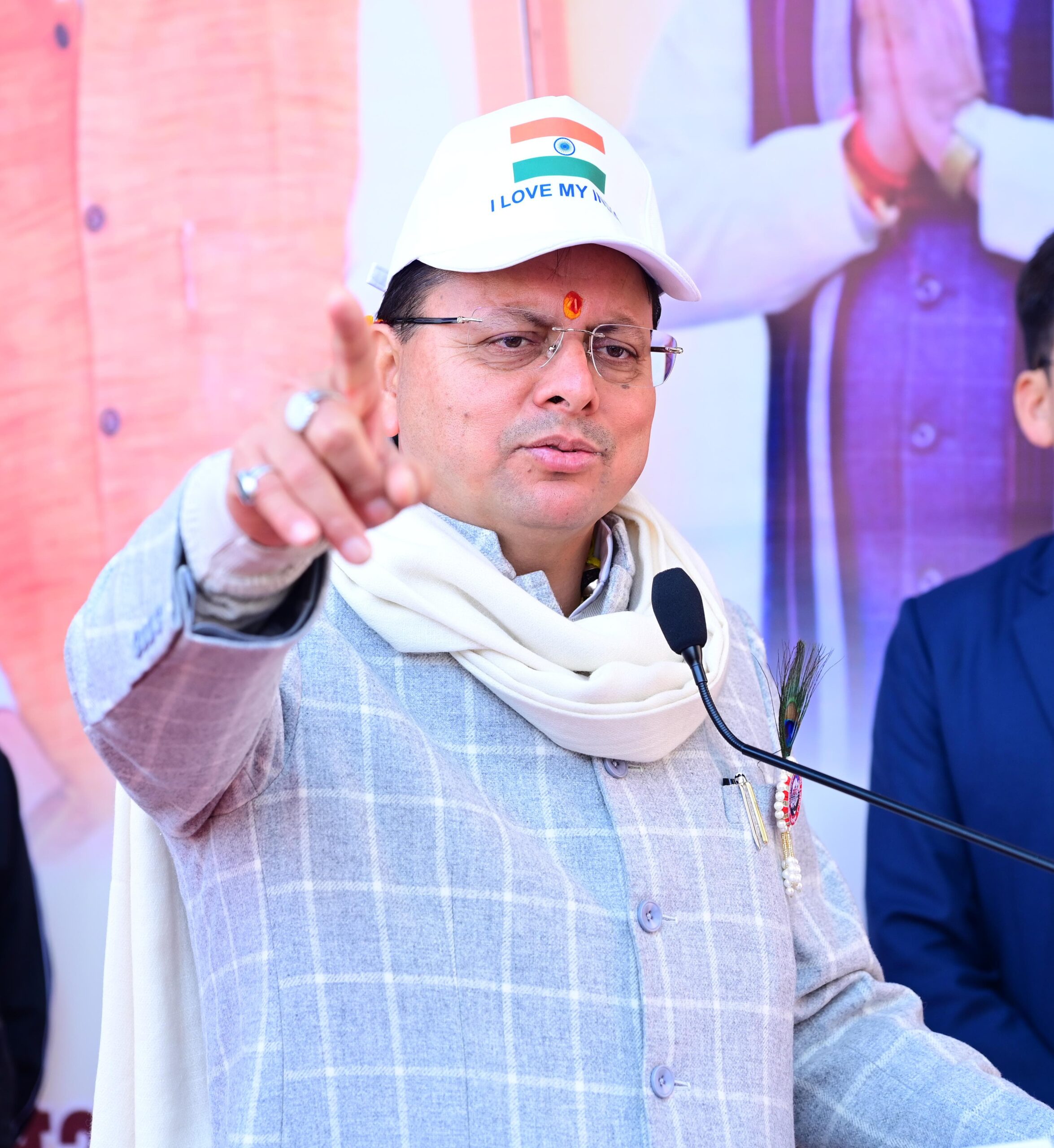 मुख्यमंत्री श्री पुष्कर सिंह धामी ने स्वदेशी संकल्प दौड़ का किया शुभारंभ*  *युवाओं को स्वदेशी अपनाने का किया आह्वान*