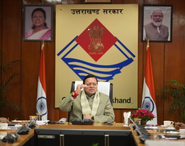 मुख्यमंत्री ने की राज्य में प्रस्तावित एवं निर्माणाधीन रेल परियोजनाओं की समीक्षा*