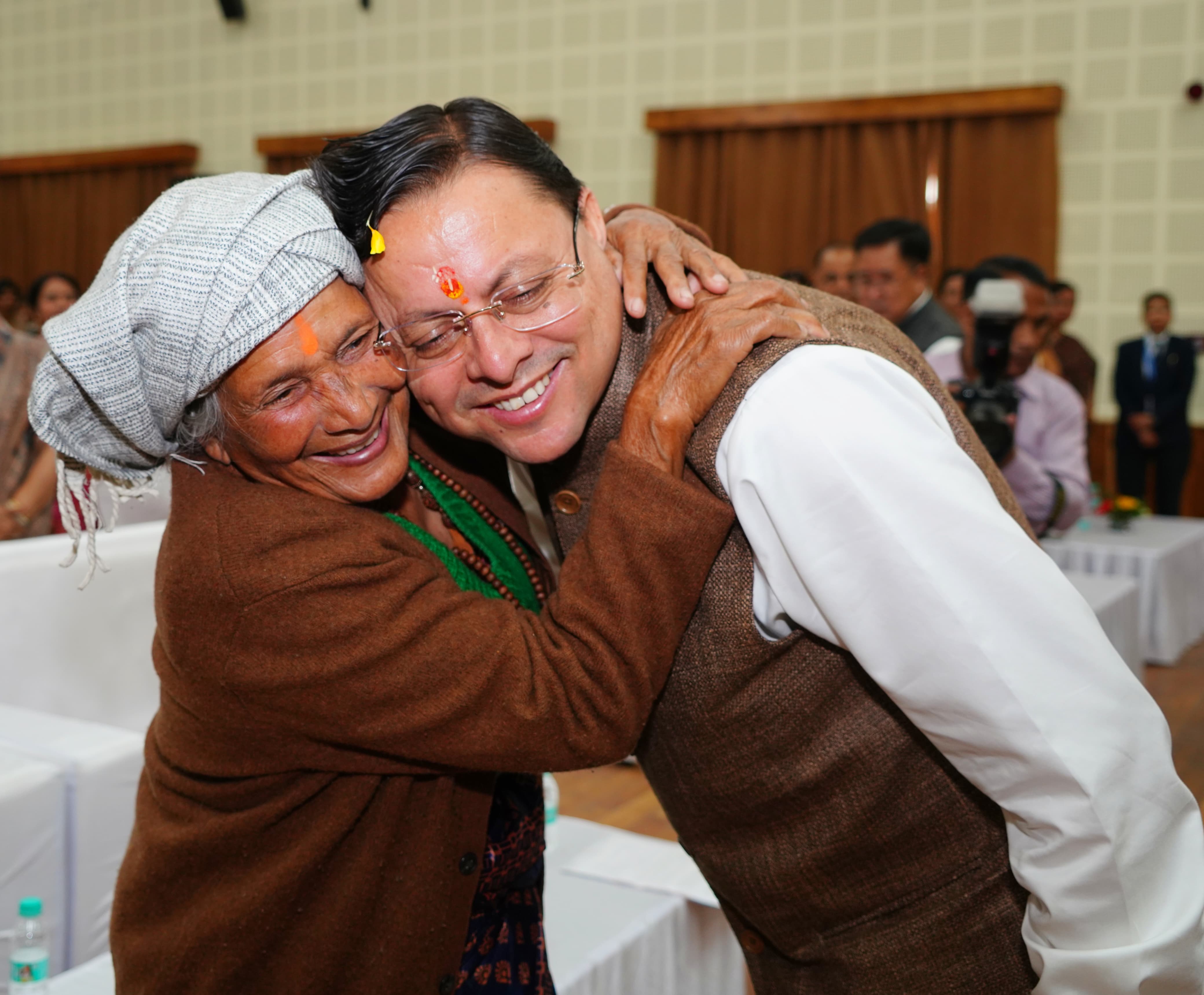 मुख्यमंत्री पुष्कर सिंह धामी ने अंतर्राष्ट्रीय महिला दिवस पर 38 वरिष्ठ महिलाओं को किया सम्मानित, कहा— “पहाड़ की असली ताकत उसकी मातृशक्ति”*