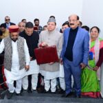 आठ मूल मंत्रों से सरकार ने साधा संतुलन*  *राज्य सरकार के बजट में संतुलन के एक-एक अक्षर के गहरे अर्थ*  *सीएम ने विकास व प्रगति की सोच को अनूठे अंदाज में सामने रखा*