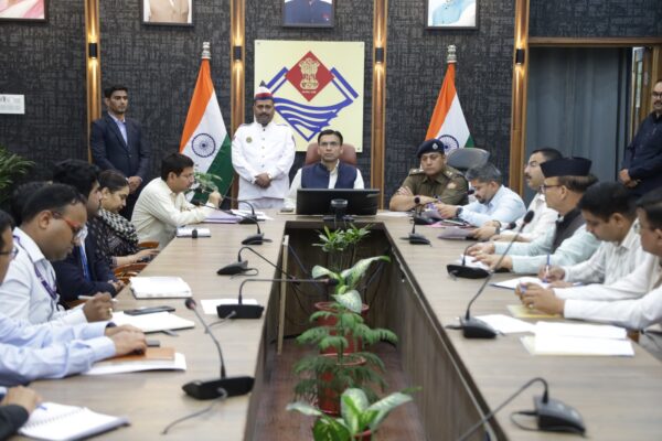 एलपीजी गैस अवैध संग्रहण, कालाबाजारी पर अब सीधे जेल; आवश्यक वस्तु अधिनियम 1955 व बीएनएस के प्राविधानों के अन्तर्गत होगी कार्यवाही, डीएम ने दिए निर्देश