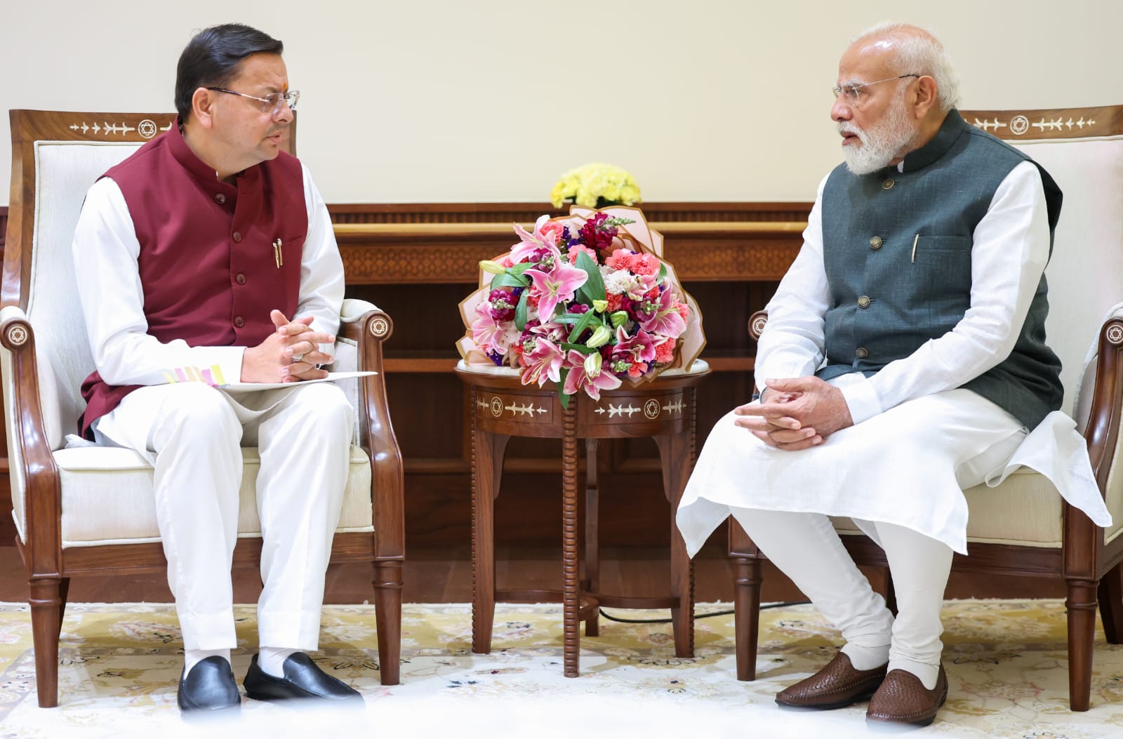 प्रधानमंत्री नरेंद्र मोदी से मिले सीएम पुष्कर सिंह धामी, उत्तराखंड आगमन का दिया निमंत्रण*  *मुख्यमंत्री ने राज्य के विकास में केंद्र के सहयोग के लिए जताया प्रधानमंत्री का आभार*